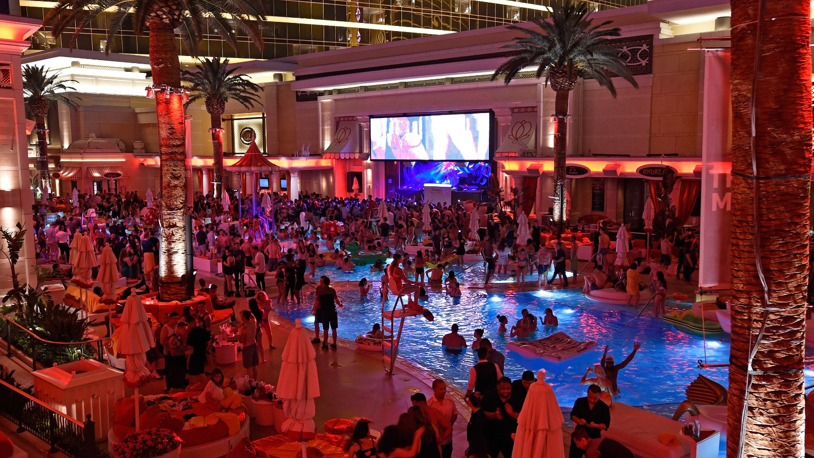 Encore Beach Club At Night – WePartyVegas